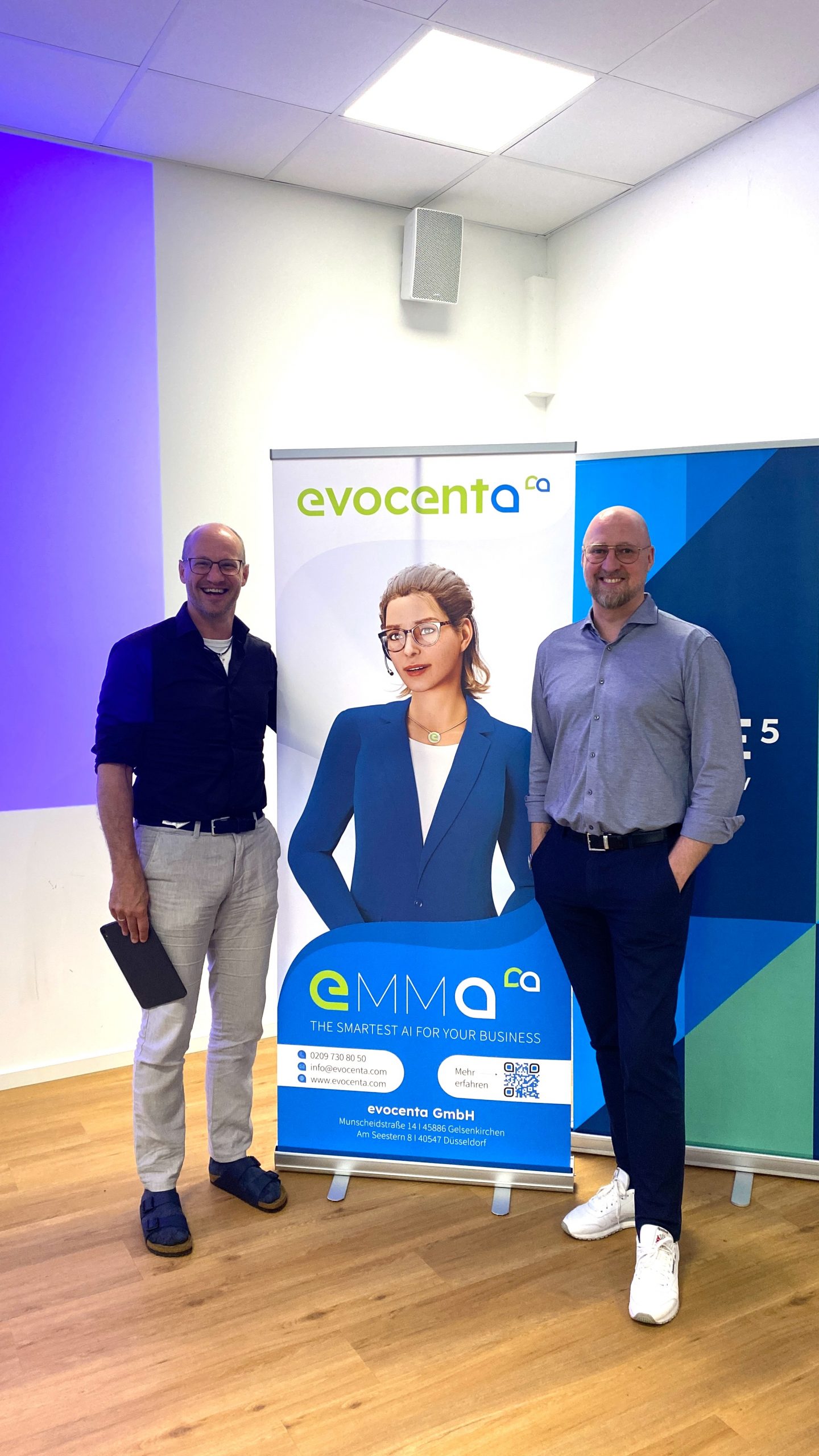 Rub Vortragende vor Evocenta Banner